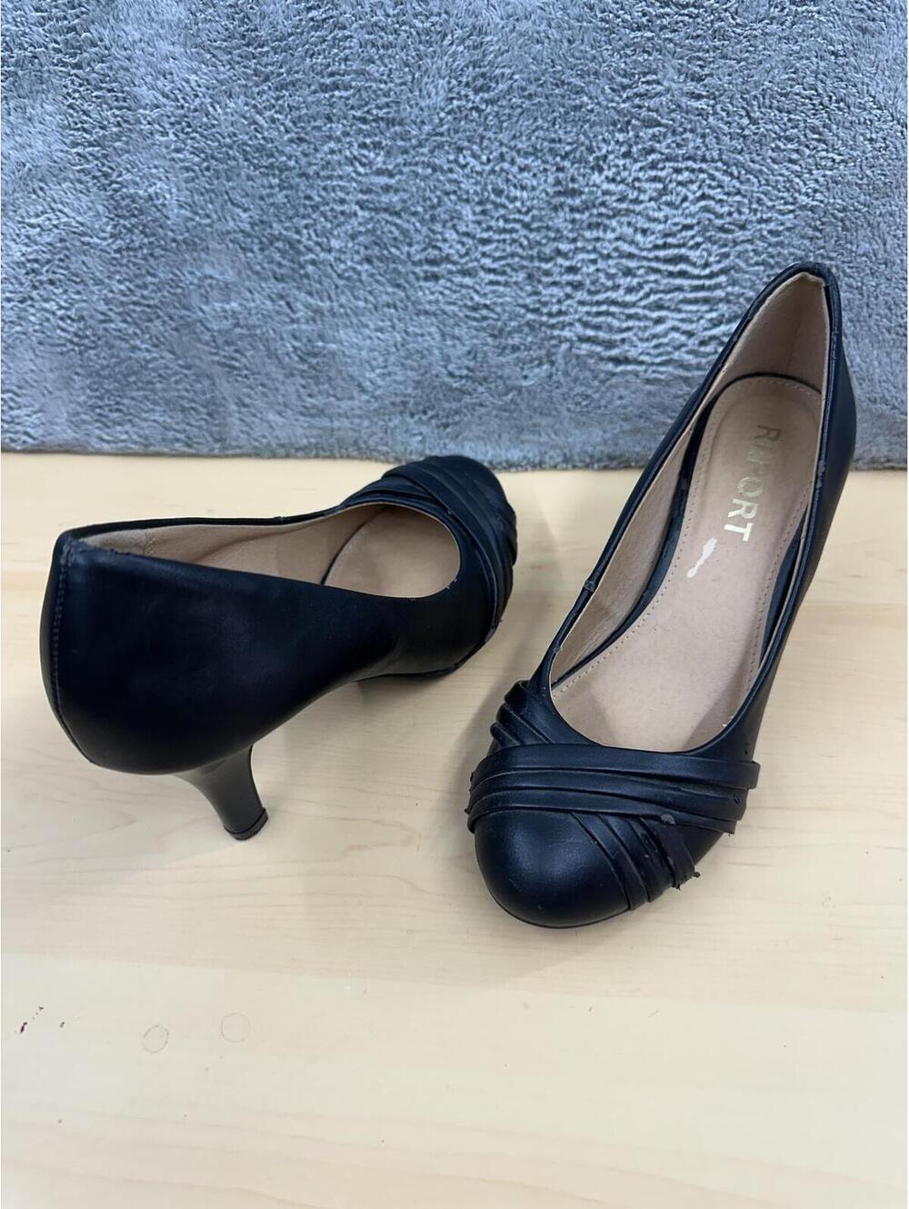 Report Ladee Black Pleated Pump